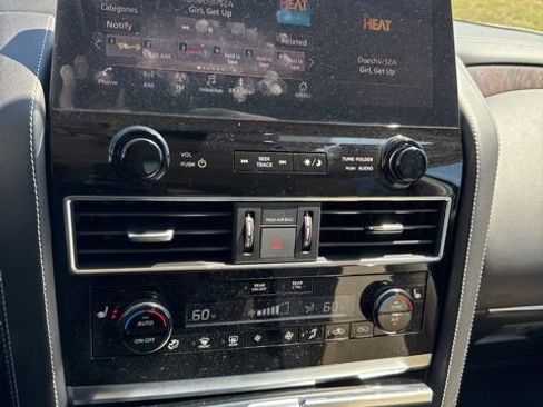 Used 2023 INFINITI QX80 Premium Select w/ All-Season Package image 6