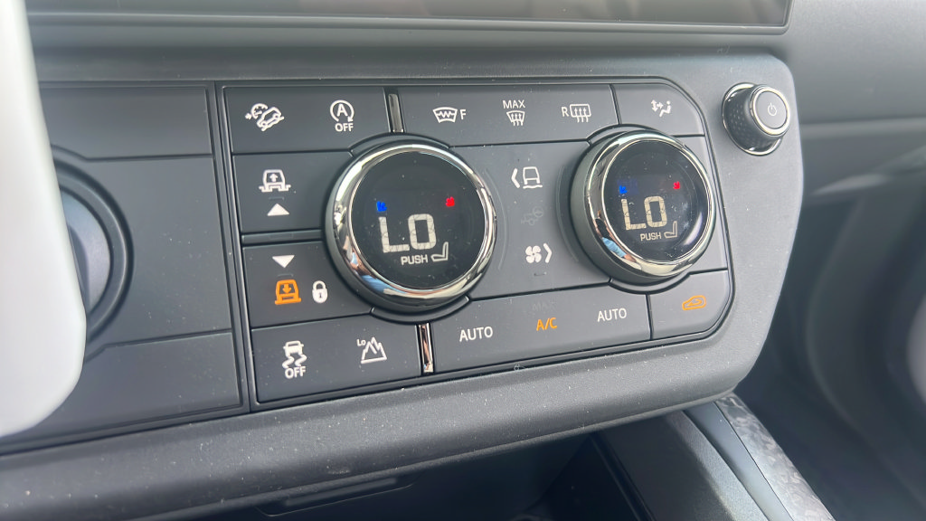 New 2026 Land Rover Defender 110 AWD/4WD image 28
