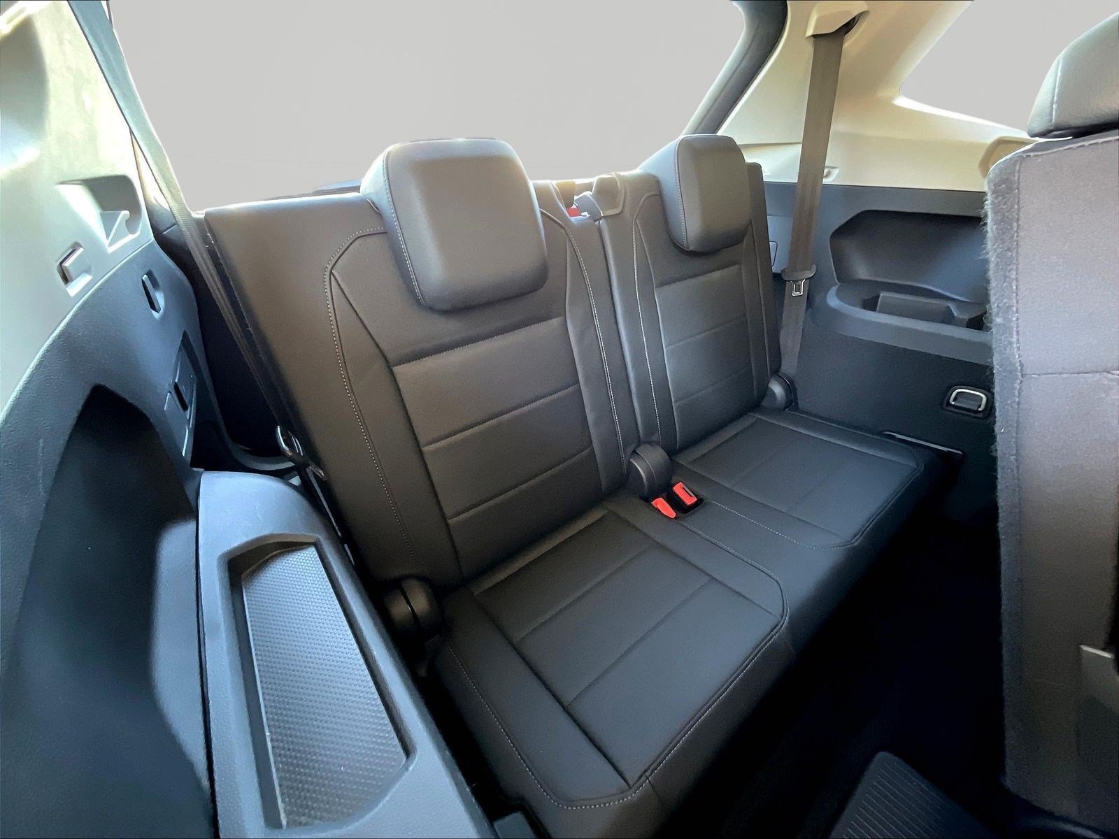 Used 2019 Volkswagen Tiguan SE w/ Panoramic Sunroof Package FWD image 24
