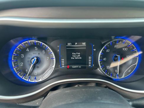 Used 2022 Chrysler Voyager LX image 11