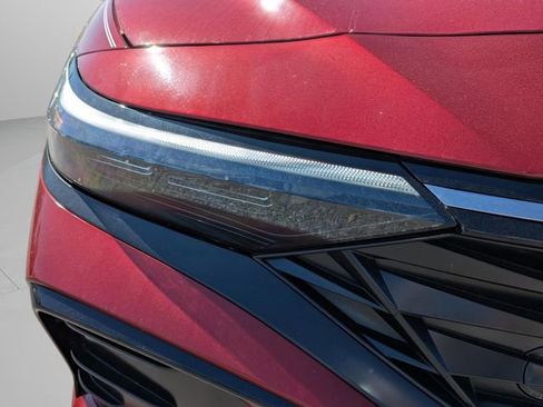 Used 2025 Hyundai Elantra Limited image 33