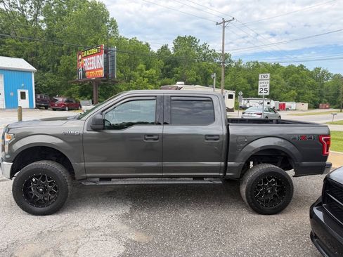 Used 2017 Ford F150 XLT AWD/4WD image 4