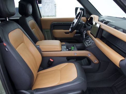 Used 2022 Land Rover Defender 90 X image 32