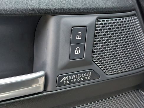 Used 2023 Land Rover Defender 90 V8 image 25