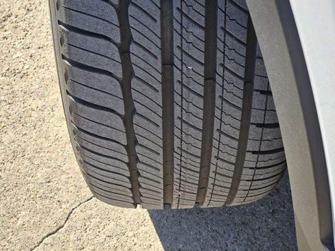 Certified 2025 Volvo XC40 B5 Core w/ Protection Package Premier image 17