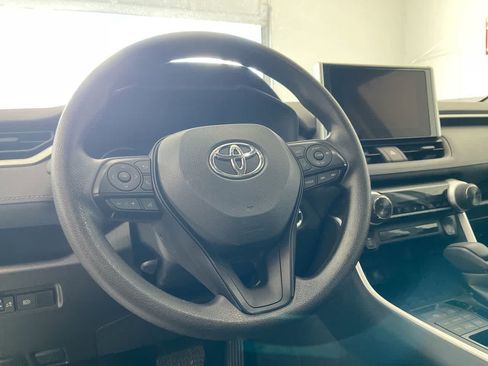 Used 2025 Toyota RAV4 XLE AWD/4WD image 14