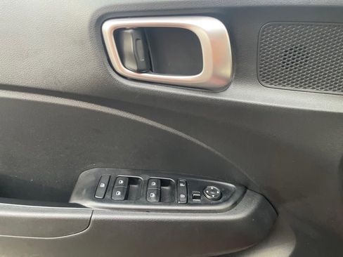 Used 2024 Hyundai Venue SEL image 18