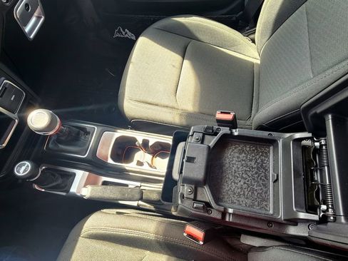 Used 2022 Jeep Gladiator Sport image 22