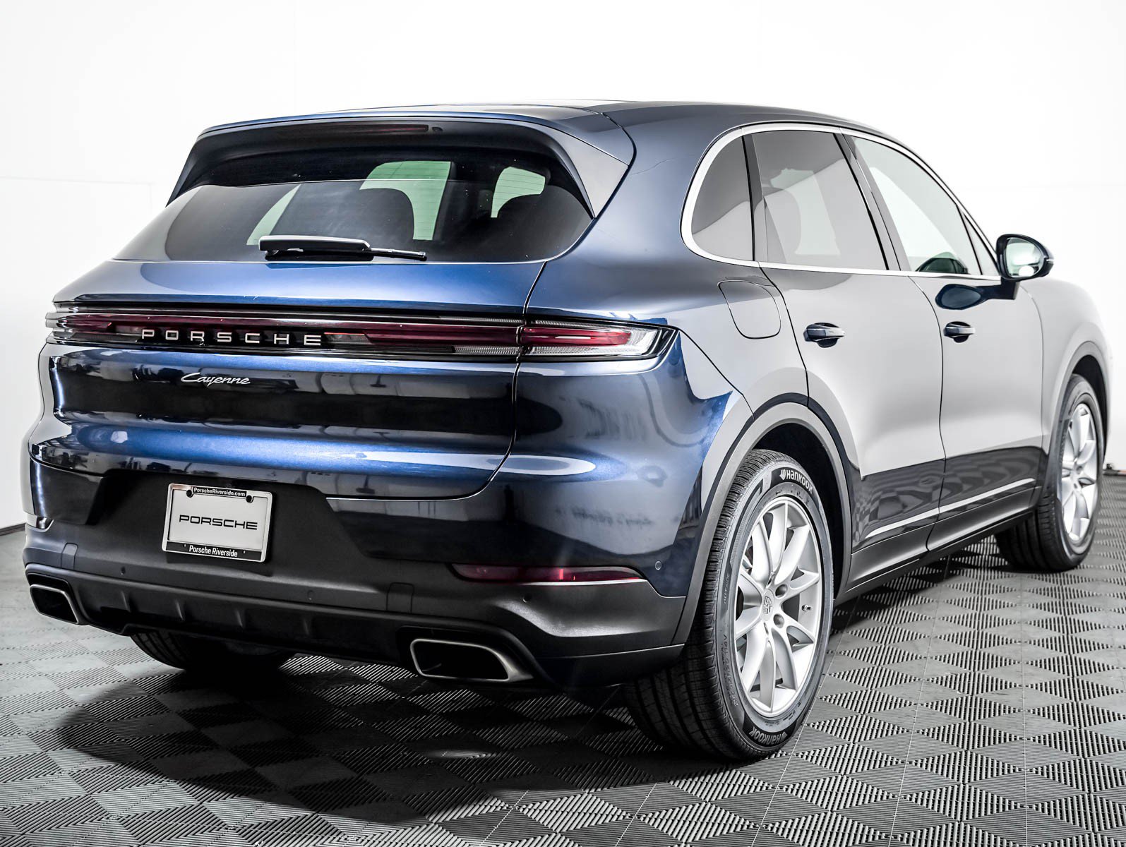 Certified 2024 Porsche Cayenne w/ Premium Package Plus (PFM) AWD/4WD image 10