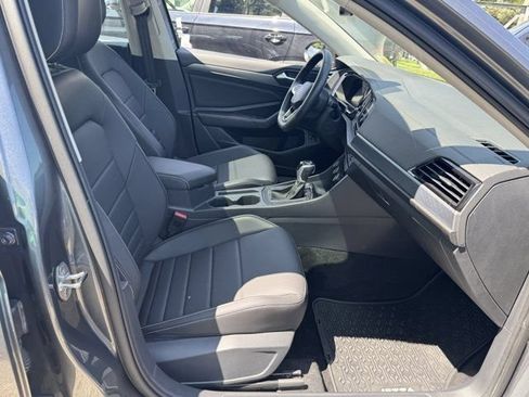 Used 2023 Volkswagen Jetta SE w/ Panoramic Sunroof Package FWD image 31