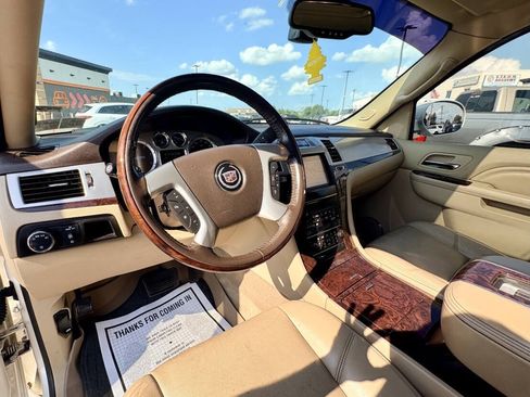 Used 2014 Cadillac Escalade Luxury AWD/4WD image 13