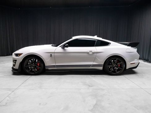 Used 2021 Ford Mustang Shelby GT500 w/ Carbon Fiber Track Pack RWD image 11