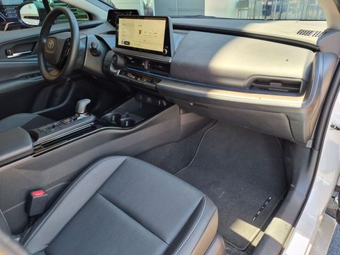 Used 2025 Toyota Prius XLE FWD image 20