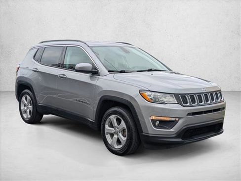 Used 2018 Jeep Compass Latitude image 3