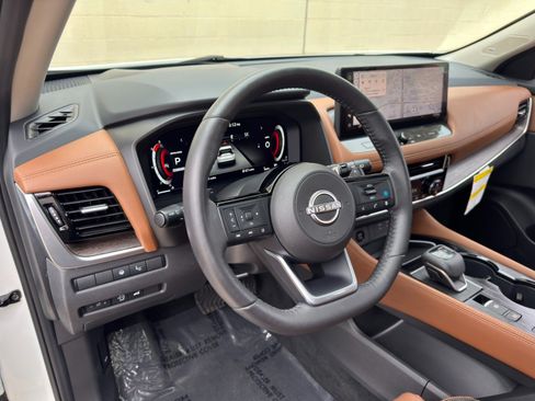 Used 2024 Nissan Rogue Platinum w/ Platinum Premium Package FWD image 14