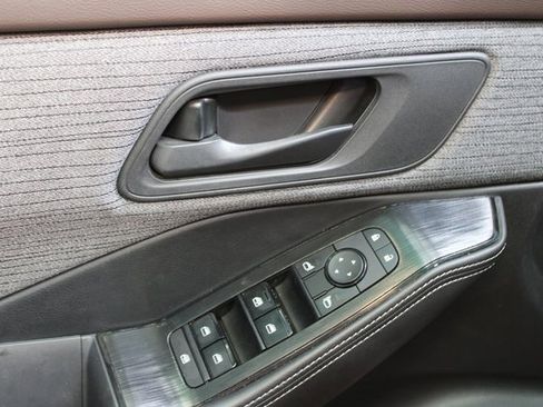 Used 2021 Nissan Rogue S image 15