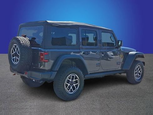 Used 2025 Jeep Wrangler Unlimited Rubicon w/ Convenience Group AWD/4WD image 3