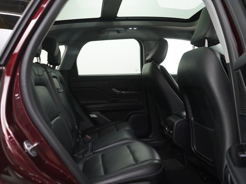 Used 2021 Lincoln Corsair AWD w/ Premium Package image 12
