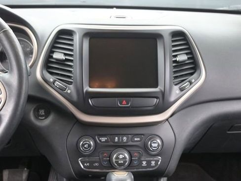 Used 2016 Jeep Cherokee Limited AWD/4WD image 24