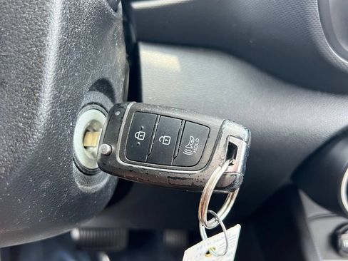 Used 2021 Hyundai Venue SE FWD image 22