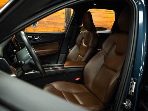 Used 2022 Volvo XC60 T8 Inscription image 10