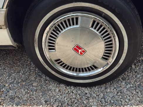 Used 1991 Oldsmobile Cutlass Calais Sedan FWD image 37