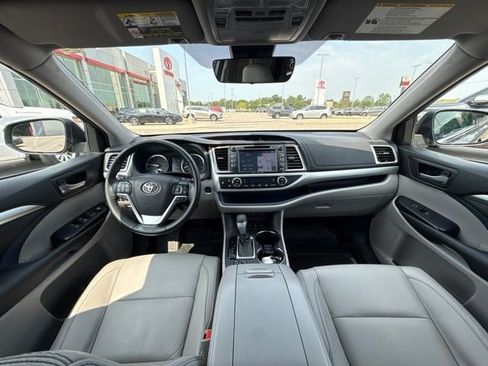 Used 2018 Toyota Highlander XLE AWD/4WD image 20