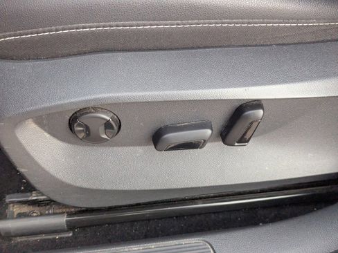 Used 2022 Volkswagen Taos SE image 24