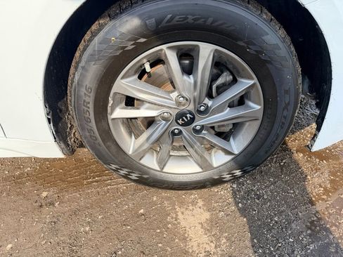 Used 2019 Kia Optima LX image 9