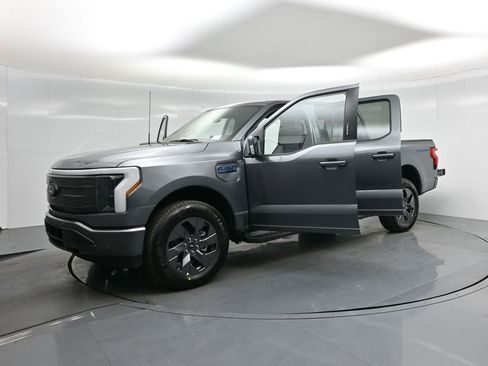 New 2025 Ford F150 Lightning Lariat image 32