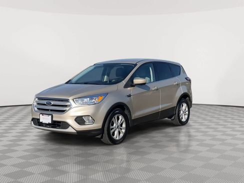 Used 2017 Ford Escape SE w/ SE Cold Weather Package AWD/4WD image 4