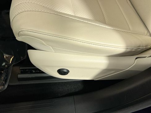 Used 2022 Mercedes-Benz GLS 450 4MATIC image 13