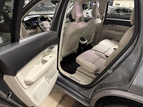 Used 2020 Volvo XC90 T5 Momentum AWD/4WD image 38