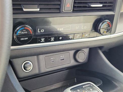 Certified 2023 Nissan Rogue SV image 27