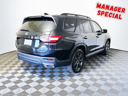 Used 2025 Honda Pilot Sport image 8