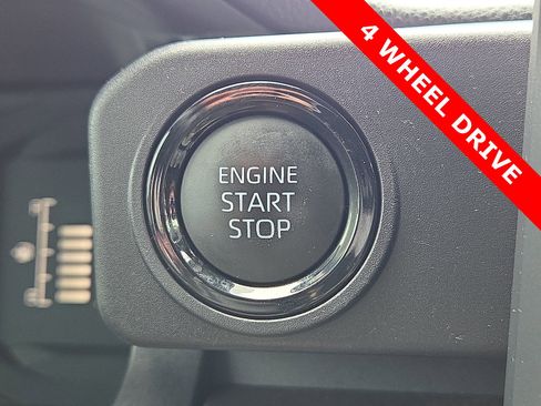 Used 2025 Toyota Tacoma SR5 AWD/4WD image 20
