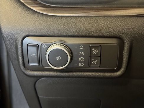 Used 2022 Ford Explorer Limited w/ Equipment Group 301A AWD/4WD image 18