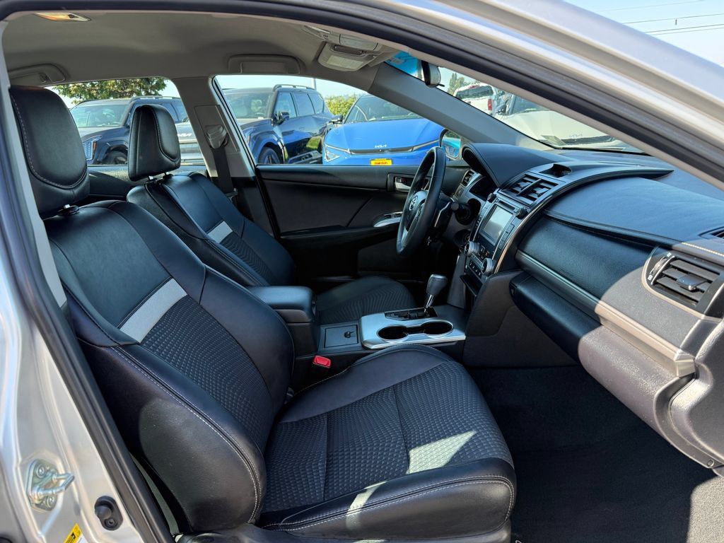 Used 2013 Toyota Camry SE FWD image 12