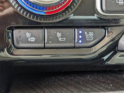 Used 2024 GMC Yukon Denali w/ Denali Reserve Package image 27