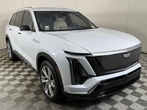 New 2026 Cadillac Vistiq Premium Luxury w/ LPO, Floor Liner Package AWD/4WD image 10