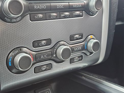 Used 2018 Nissan Pathfinder SL w/ Midnight Edition Package image 25