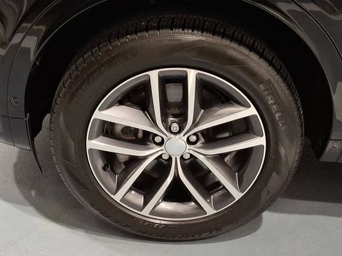 Certified 2025 Land Rover Discovery Sport S image 9