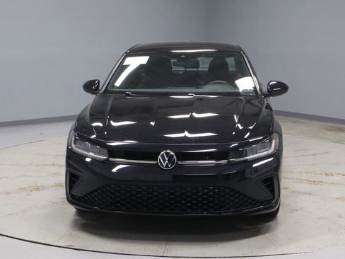 Used 2025 Volkswagen Jetta Sport FWD image 3
