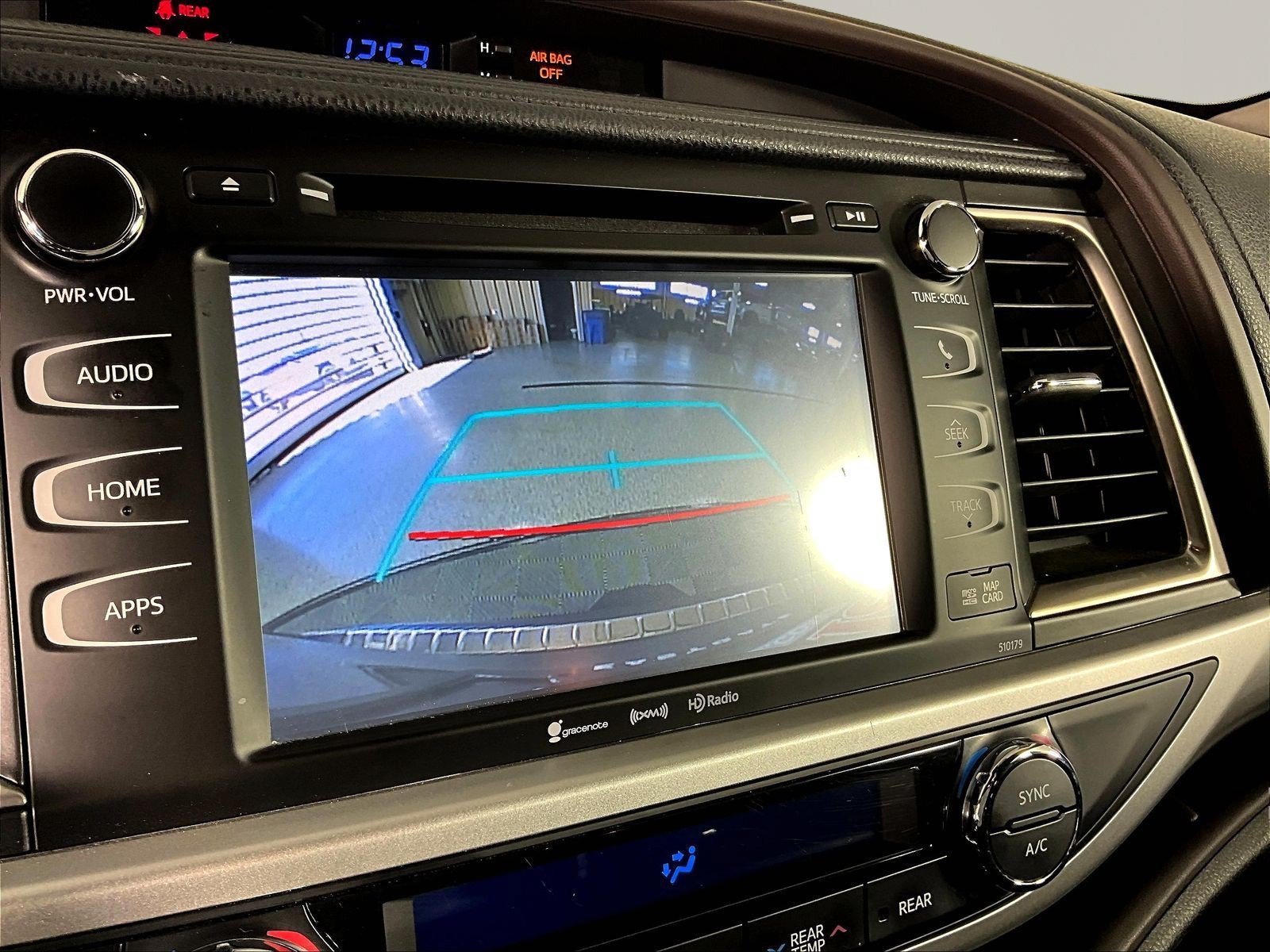 Used 2017 Toyota Highlander XLE AWD/4WD image 13