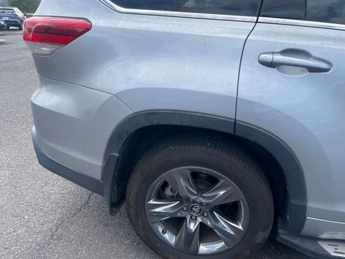 Used 2018 Toyota Highlander Limited Platinum AWD/4WD image 25
