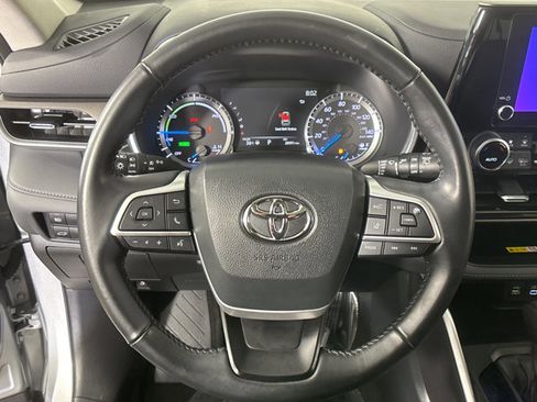 Used 2023 Toyota Highlander XLE image 24