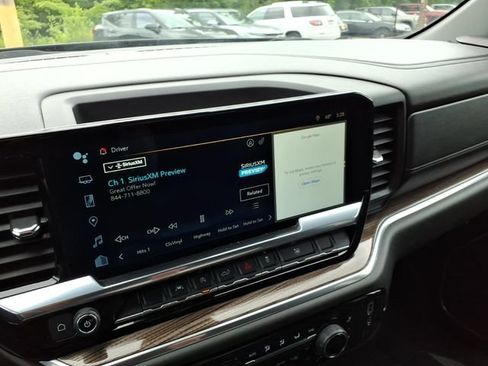 Used 2022 Chevrolet Silverado 1500 LT AWD/4WD image 31