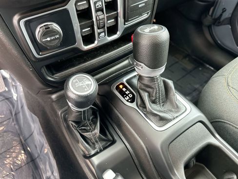 Used 2025 Jeep Wrangler Unlimited Sahara AWD/4WD image 19