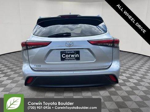 Used 2022 Toyota Highlander XLE AWD/4WD image 6