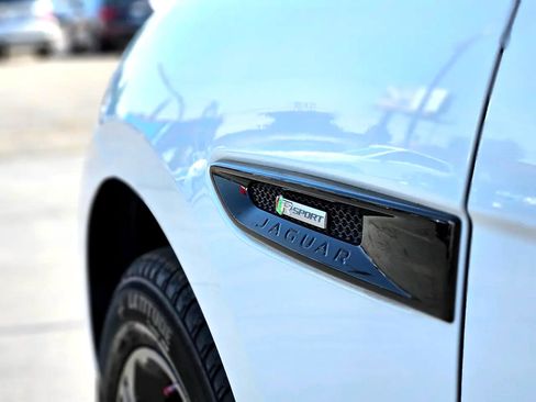 Used 2019 Jaguar F-PACE R-Sport image 42